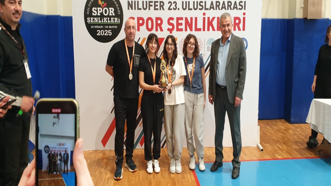 Tofaş Fen Lisesi, Nilüfer Spor Şenlikleri’nde Genç Kızlar Masa Tenisi Şampiyonu Oldu!